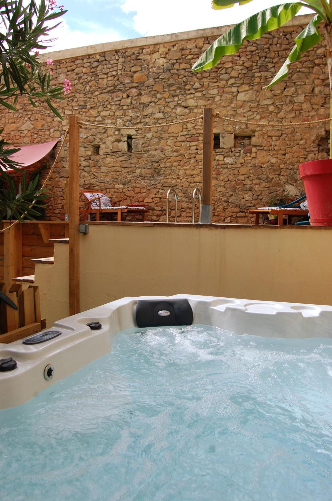 La Bucolique, Chambres Et Jardin D'Hotes Sabran Ngoại thất bức ảnh